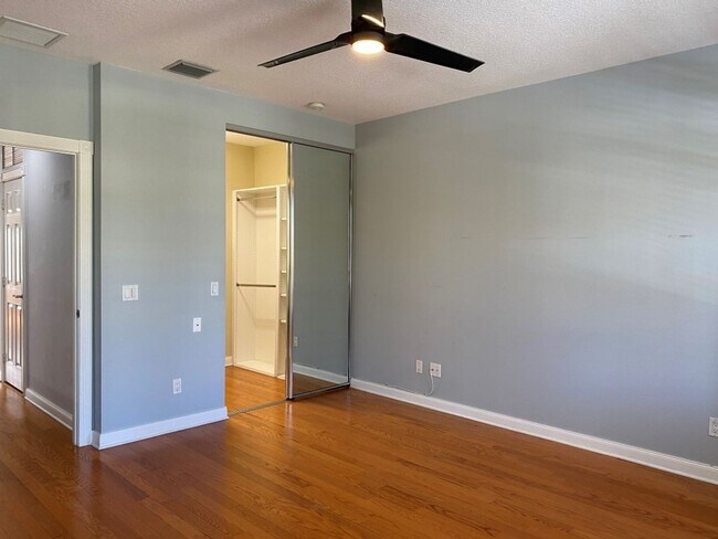 Building Photo - 1567 Napoli Dr W