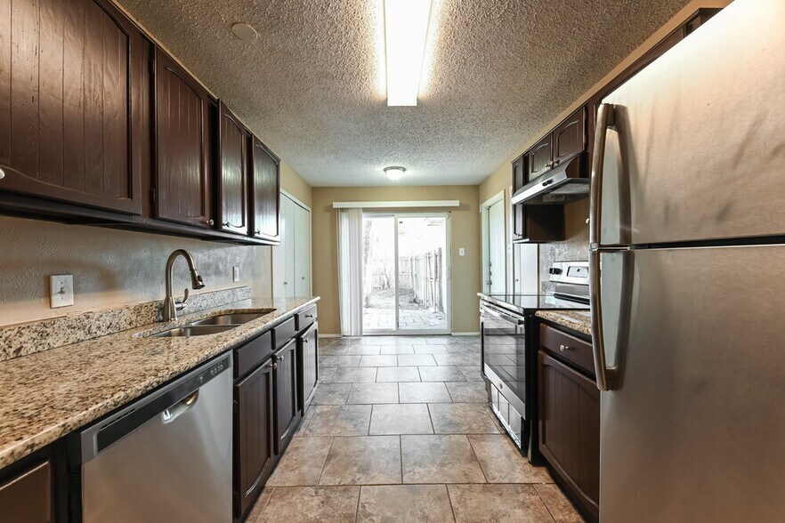 Building Photo - 1522 Sunset Ln