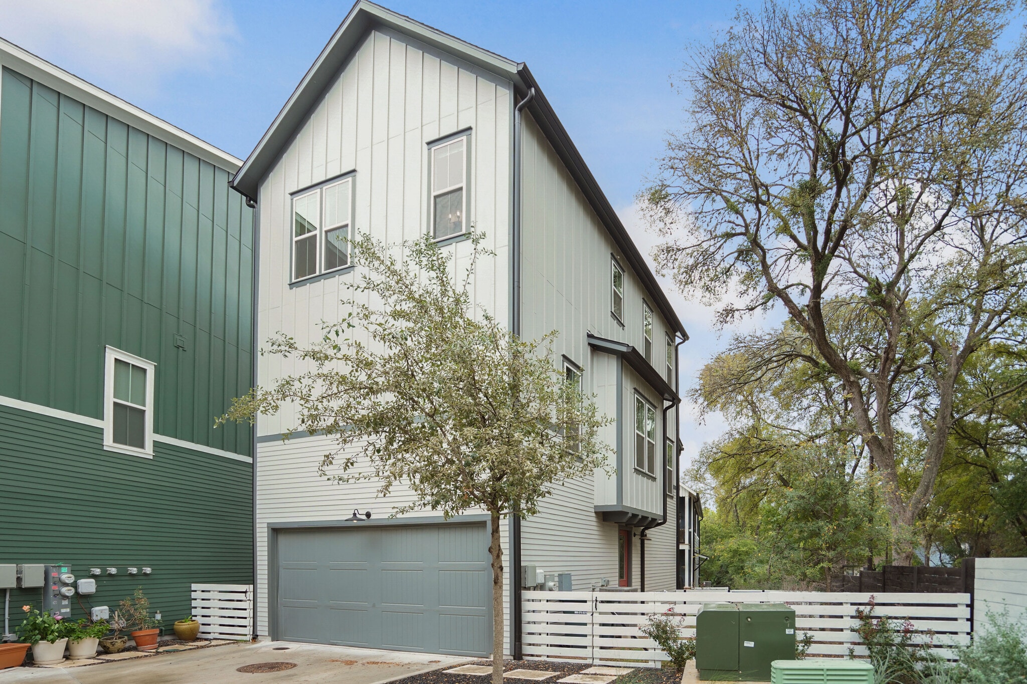 Building Photo - 3809 Valley View Rd