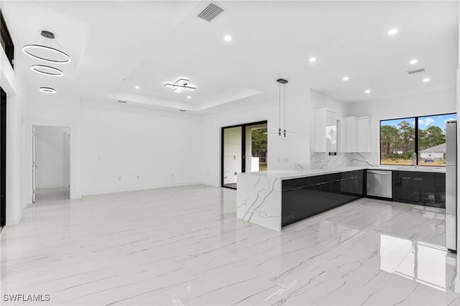 Building Photo - 809 Andover Ave S