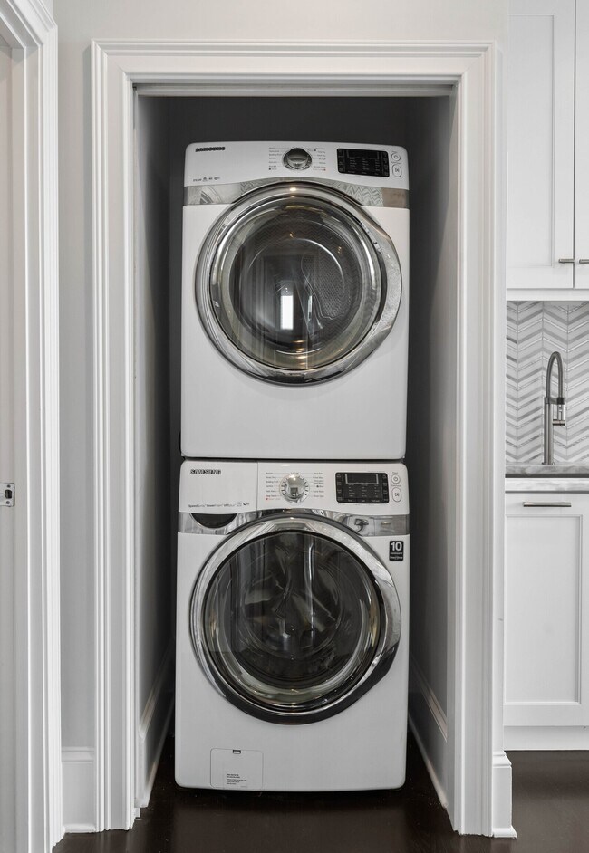 Building Photo - 2575 Peachtree Rd NE