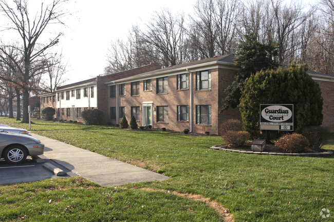 Building - Guardian Court Apartments
