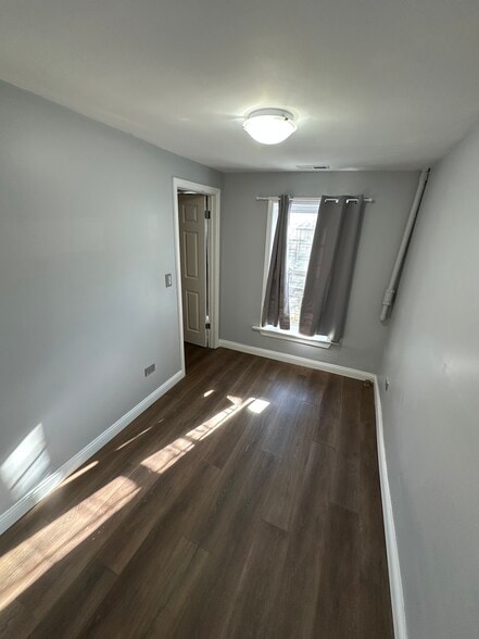 Building Photo - 2712 W 25th St