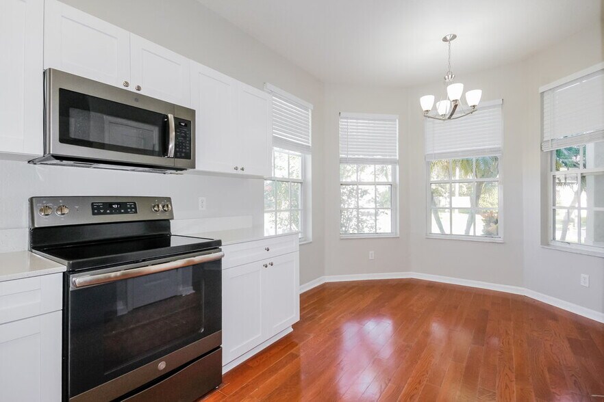 Building Photo - 1613 Wakefield Dr