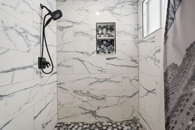 Building Photo - Mesa 4 Bed Single-Level Home • 2,044 Sq Ft • Oversized Yard • Stapley & McKellips