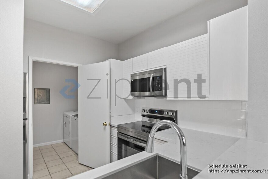 Building Photo - 7054 Dublin Meadows St