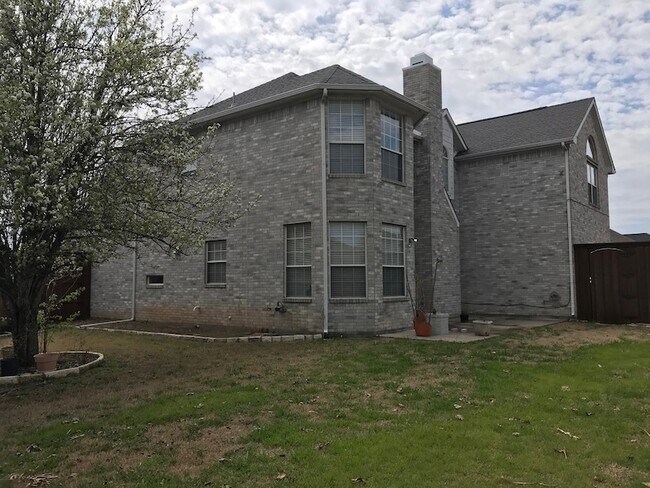 Building Photo - 2605 Gull Lake Dr