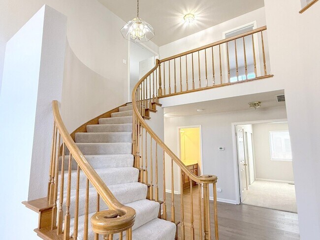 Building Photo - 20 Stratford Ct