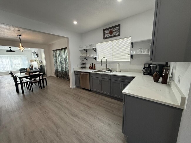 Building Photo - 727 Indiana St