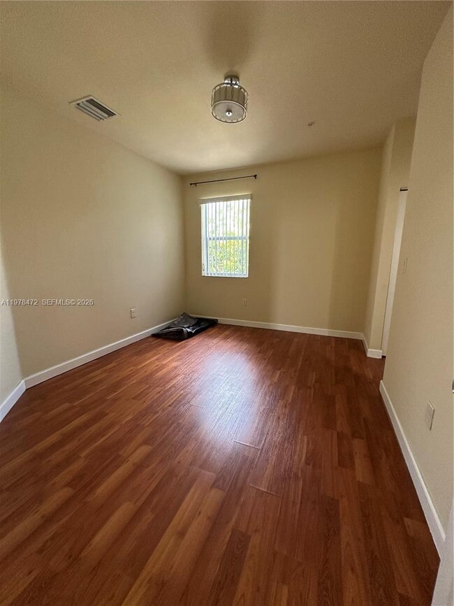 Building Photo - 133 SE 28th Ter