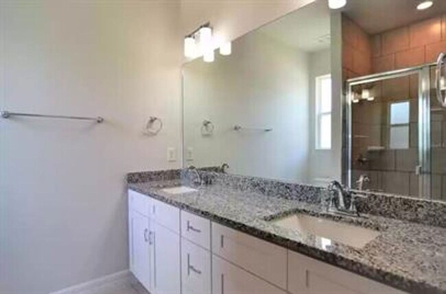 Building Photo - 1035 San Cristobal Ave