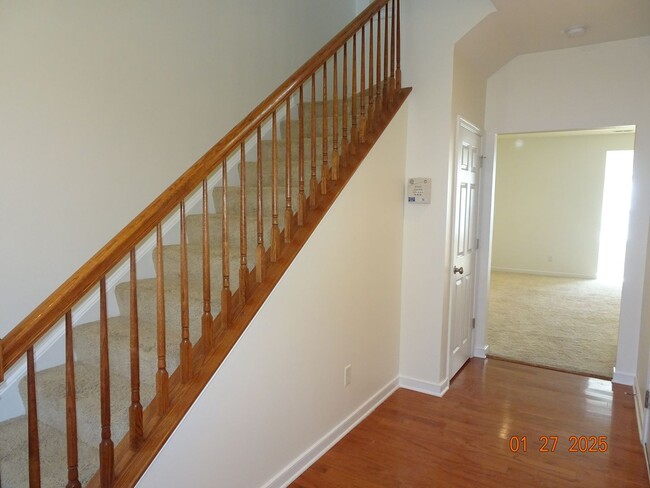 Building Photo - 3 Bedroom Townhome Rental in Liberty Crossing