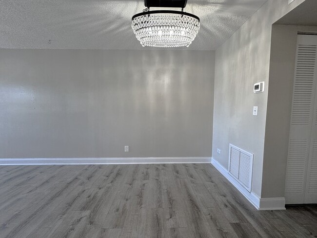 Building Photo - Villa For Rent