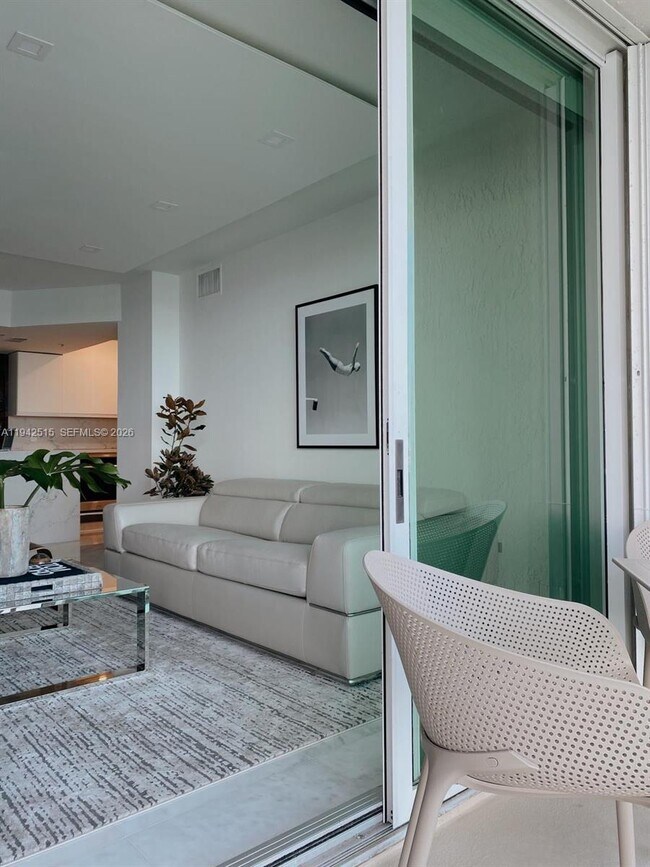 Building Photo - 800 Claughton Island Dr