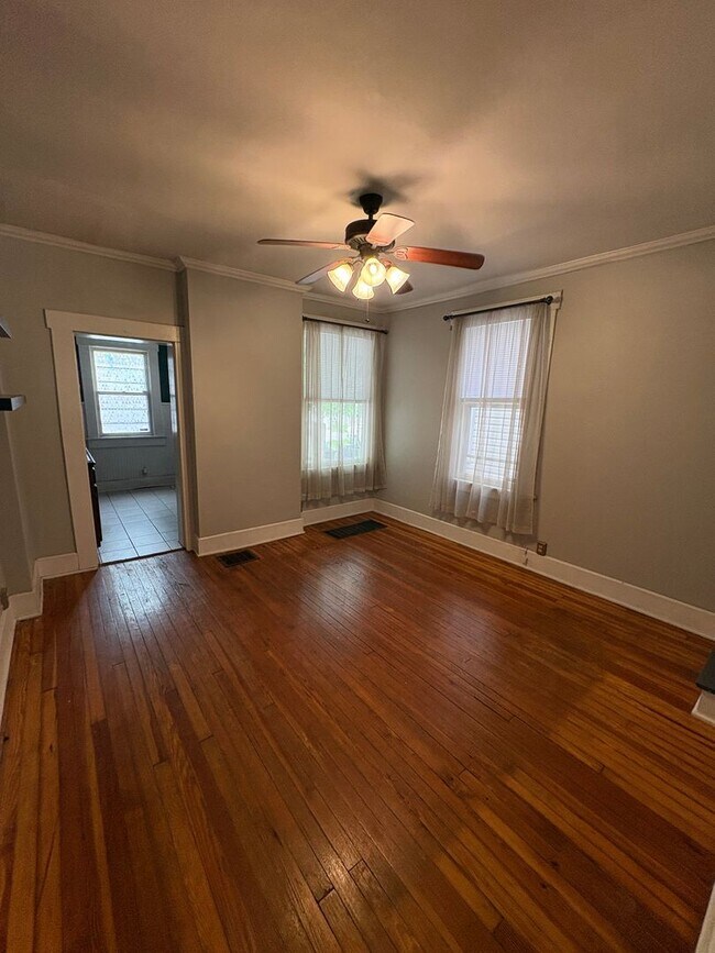 Building Photo - 2 Bedroom 1 Bathroom in German Village