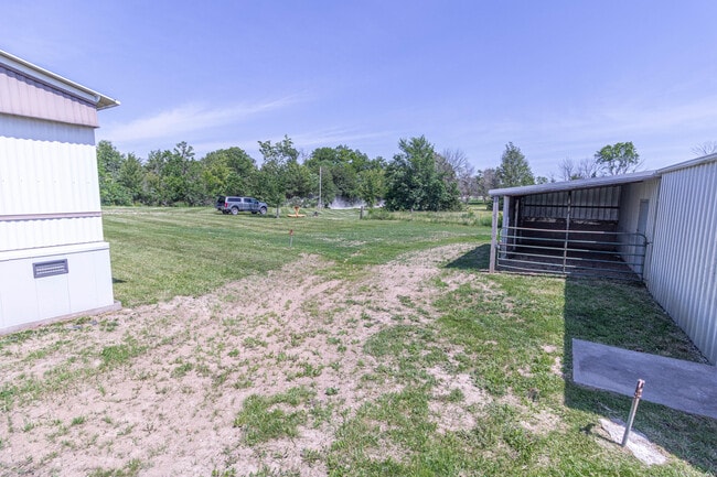 Building Photo - 16950 N Davis Rd