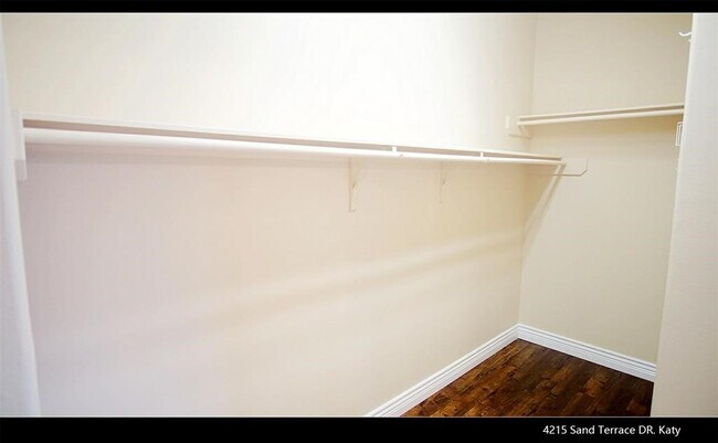 Building Photo - 4215 Sand Terrace Dr