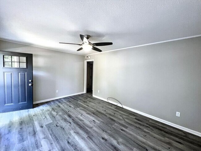 Building Photo - 5935 Shane Cir