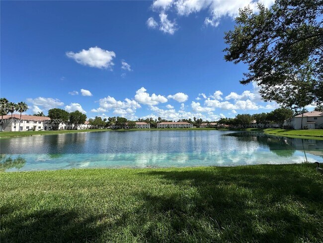 Building Photo - 1261 SE 31st Ct