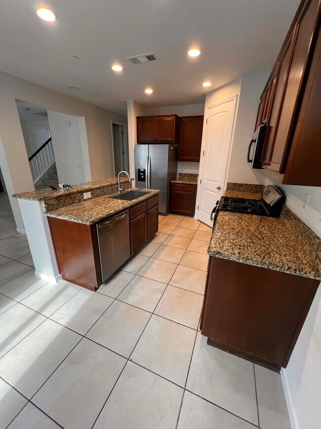 Building Photo - Great looking home and neighborhood in the North Village area close to shopping and freeway access