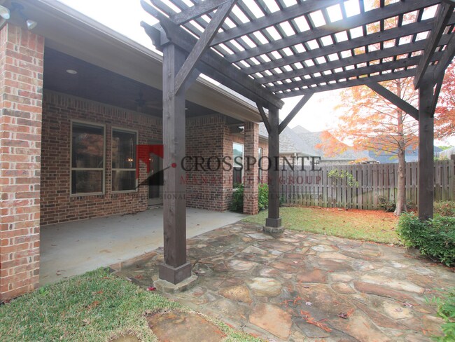 Building Photo - Gorgeous 3 bed 2 bath home in Hadley Court!