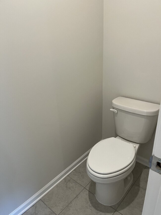 Building Photo - 301 Ellis Ln