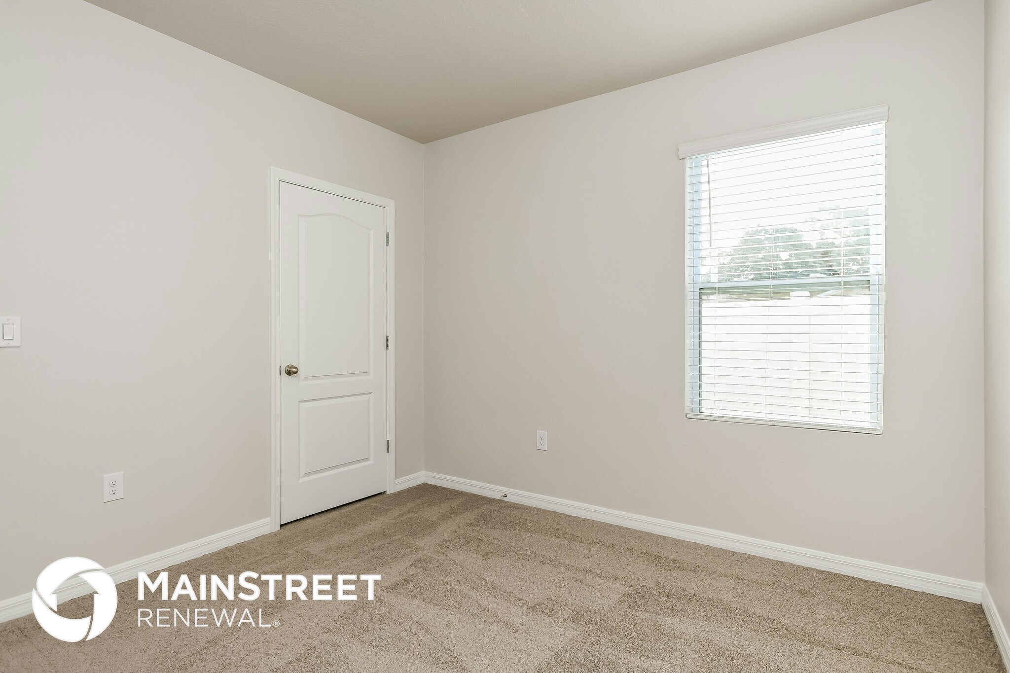 Building Photo - 703 Kindred Ln