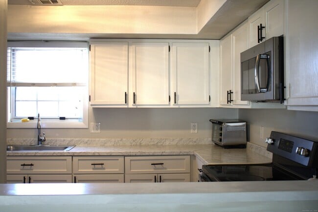 Building Photo - 607 Spring Meadow Rd