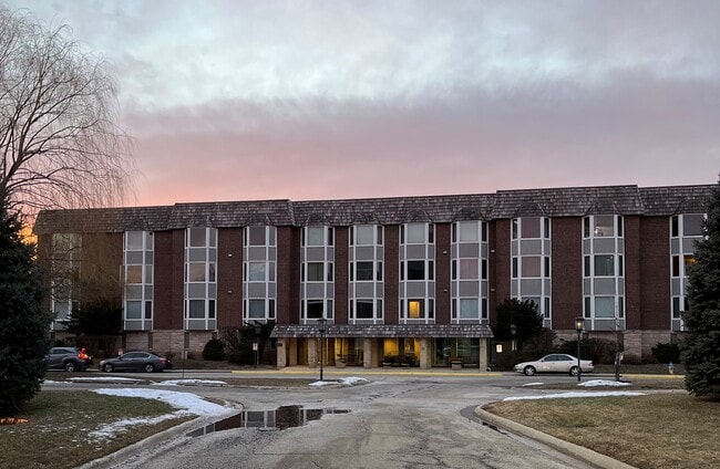 Building Photo - 300 Thames Pky