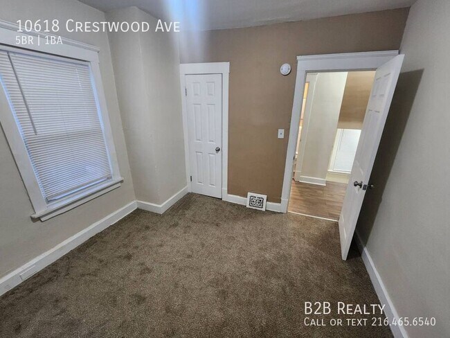 Building Photo - 10618 Crestwood Ave