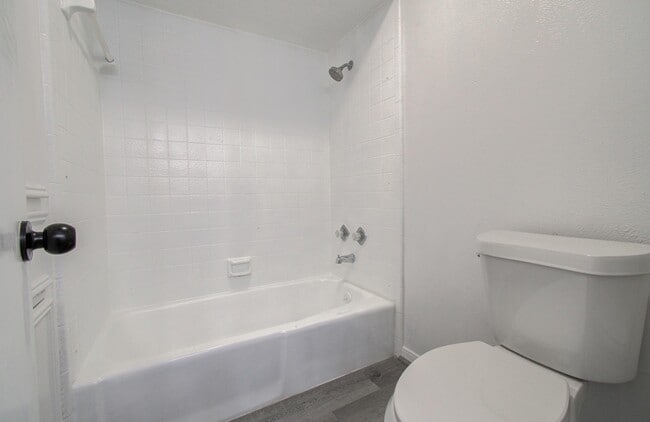 Building Photo - 808 Stone Mountain Dr