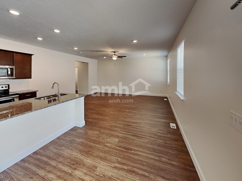 Building Photo - 2357 E Tumbleweed Rd