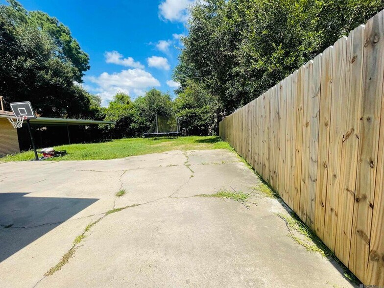 Building Photo - 4036 Ridgemont Dr