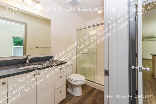 Building Photo - 2046 Aaron Dr