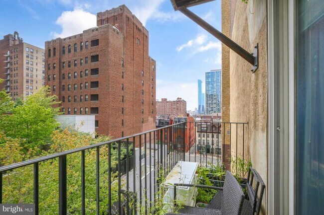 Building Photo - 1920 Chestnut St