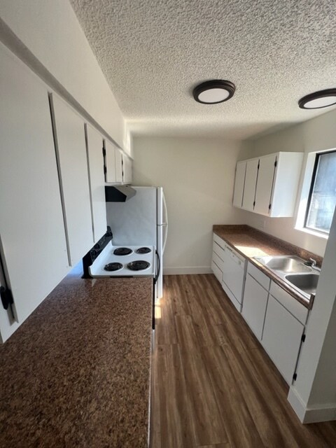 kitchen - 2346 Newburg Rd