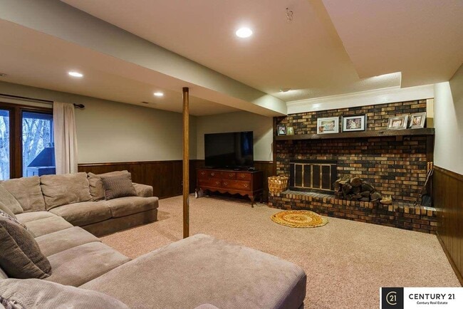 Building Photo - 845 Hidden Hills Dr