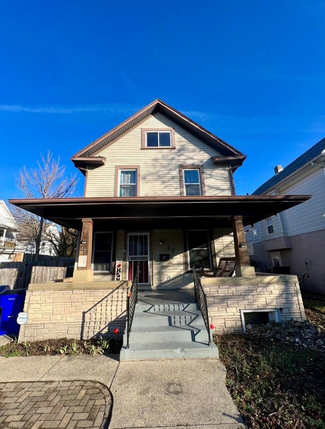 Building Photo - 17 Lucerne Ave