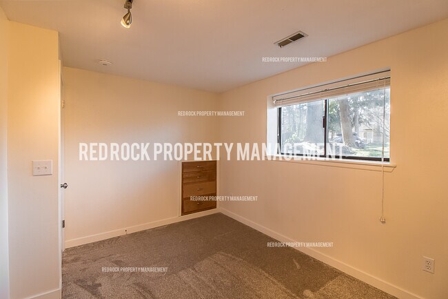 Building Photo - 13817 E 5th Ct