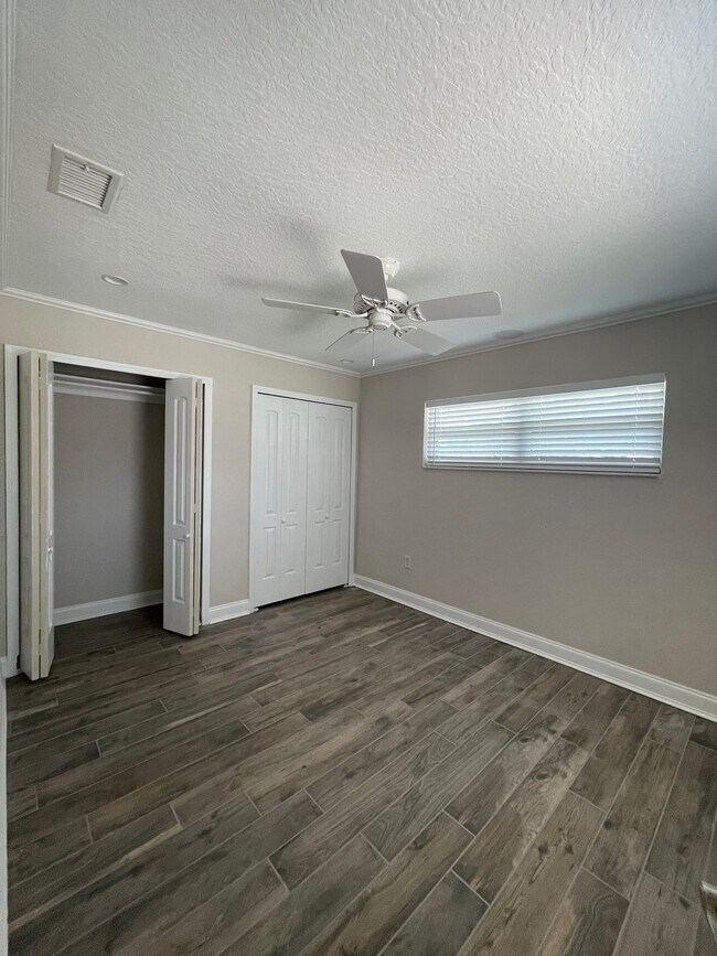 Building Photo - 5225 Imperial Lakes Blvd