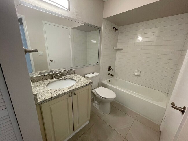 Building Photo - ANNUAL RENTAL - 2 BED/2BATH AT OASIS