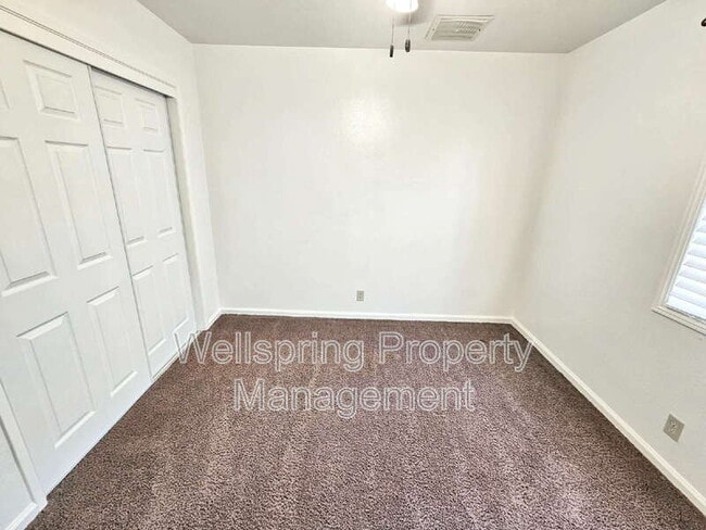 Building Photo - 528 Heatherglen Dr