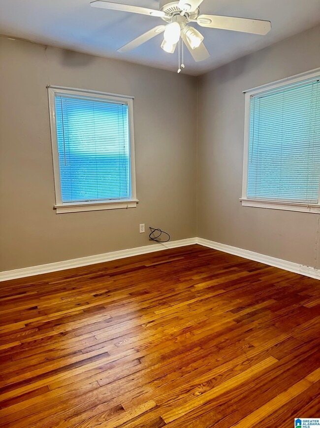 Building Photo - 1006 Broadway St