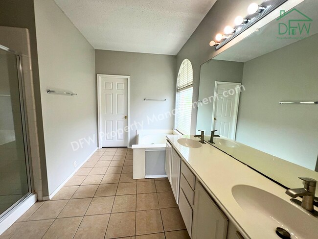 Building Photo - Spacious 5-Bedroom, 3.5-Bathroom Home for Lease in Denton, TX