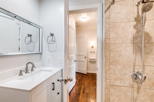 Building Photo - 4812 Wateka Dr