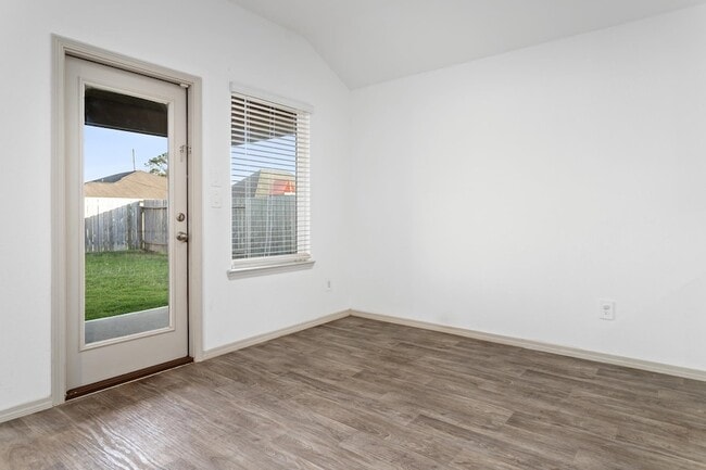 Building Photo - 6715 Riplee St