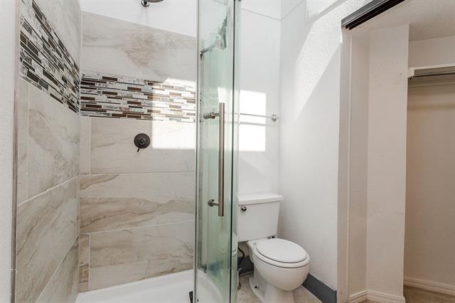 Building Photo - 4124 Hollow Oak Dr