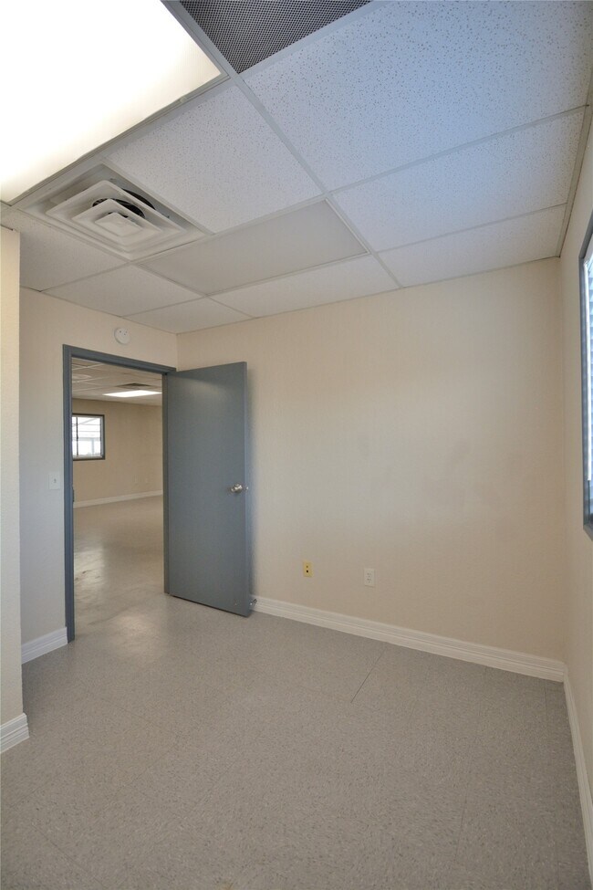 Building Photo - 9224 Canniff St