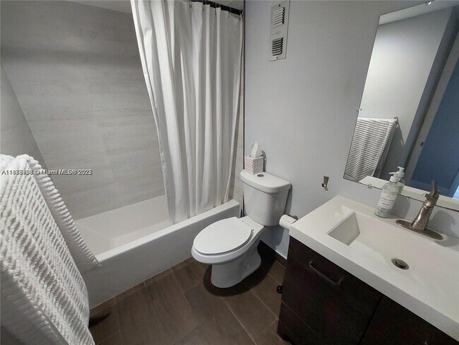 Building Photo - 2741 Taft St