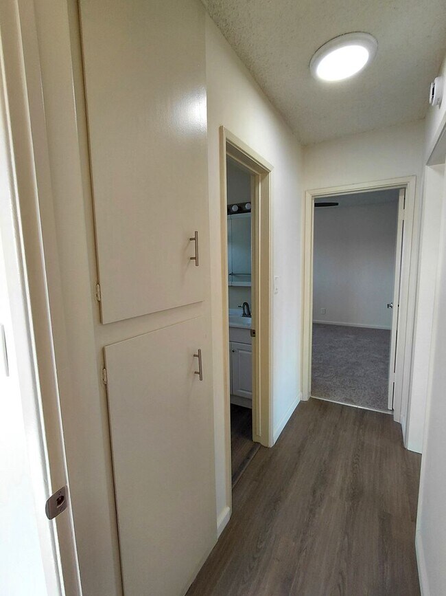 Building Photo - Memorial Apartments- Super Clean 2 Bedroom 1 Bath Apartment in Memorial Heights